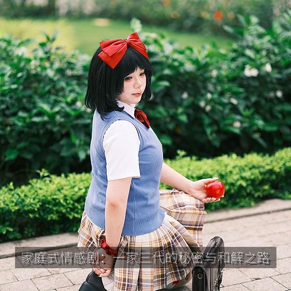 家庭式情感剧：一家三代的秘密与和解之路 海报